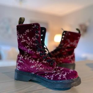 Women’s Dr. Martin Avery Velvet Floral Boot 37
